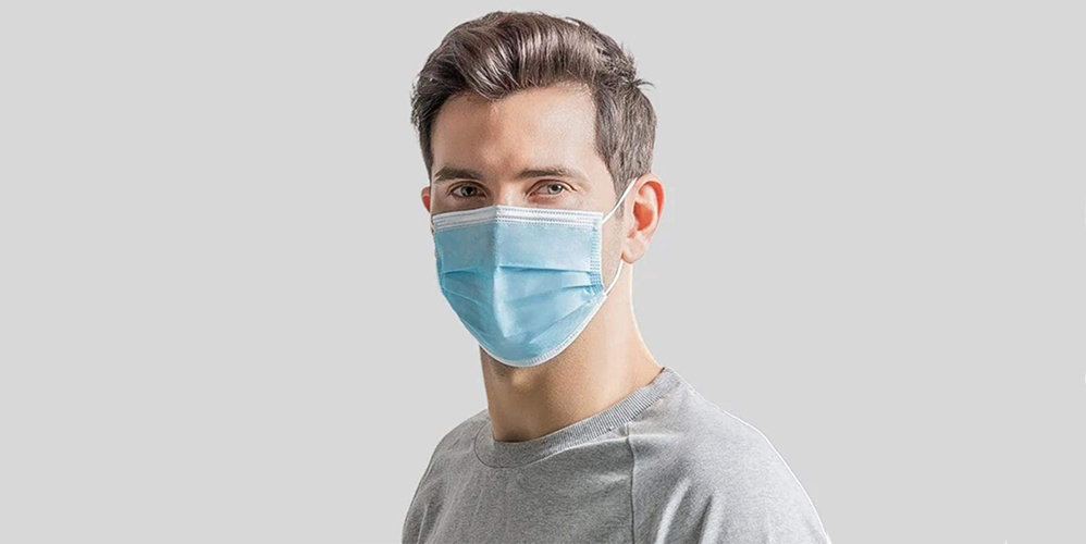 Тесты медицинских масок. Маска медицинская. Медицинская маска 3d. Человек в медицинской маске. Маска на белом фоне медицинская.